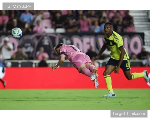 阿尔巴左路再显锋芒，助力球队进攻火力持续升温