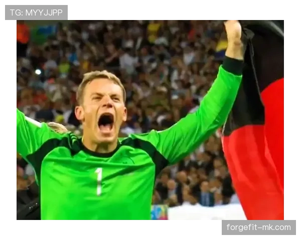 诺伊尔职业生涯回顾:门线传奇铸就辉煌时刻 诺伊尔职业生涯回顾:门线传奇铸就辉煌时刻