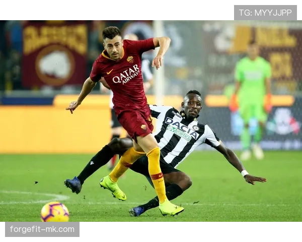 足球铁卫防守表现稳健,近期状态持续提升 足球铁卫防守表现稳健,近期状态持续提升