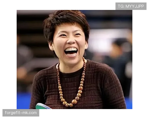 邓亚萍比赛间隙拿起手机刷剧，旁边大明星都愣住了？